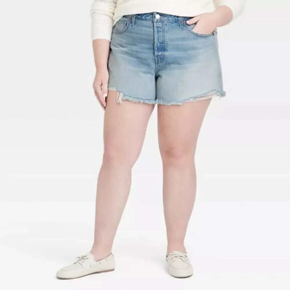 Universal Thread Women's Mid Rise‎ 90's Baggy Denim Shorts Light Wash Size 30